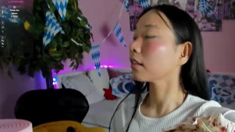 Snapshot of inari__okami chatting on 10/03/25, 09:23 INARI online show from 10/03/25, 09:23