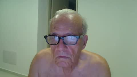 Snapshot of incendiado chatting on 10/13/25, 06:35 incendiado online show from 10/13/25, 06:35