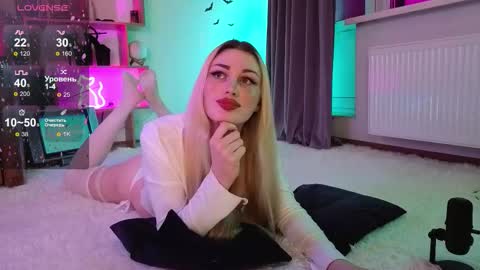  Dina  Help me reach 100 likes  online show from 11/27/25, 08:33