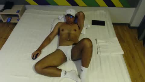 Snapshot of incrediballz chatting on 09/27/25, 07:30 incrediballz online show from 09/27/25, 07:30