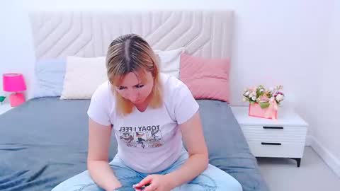 incredible_ariela online show from 08/03/26, 02:22