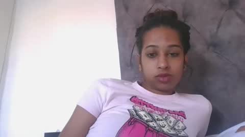 Snapshot of indanbella19 chatting on 04/17/26, 04:59 indanbella19 online show from 04/17/26, 04:59