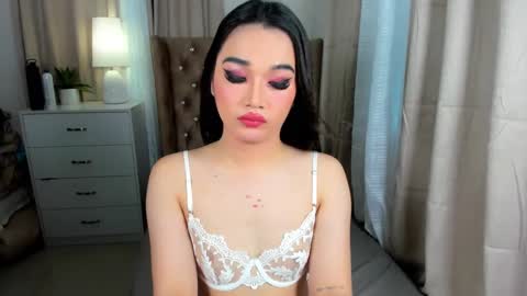 indestructabletrixie online show from 12/18/24, 05:37