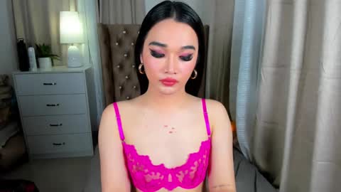 indestructabletrixie online show from 12/18/24, 01:12