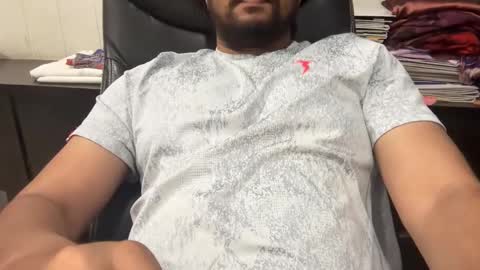 Snapshot of indian_gujju chatting on 09/24/25, 04:43 Jay online show from 09/24/25, 04:43