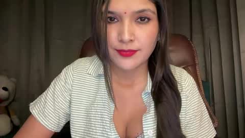 Snapshot of indian_meenakshi_69 chatting on 05/10/26, 08:14 priya online show from 05/10/26, 08:14