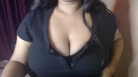 Snapshot of indian_nia chatting on 10/14/25, 11:05 Nia online show from 10/14/25, 11:05