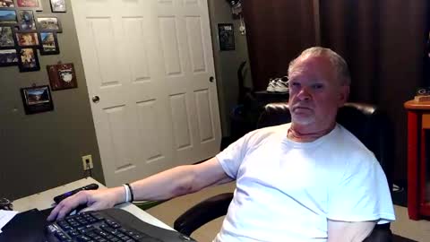 Snapshot of indianapapa chatting on 05/10/26, 10:42 Papa online show from 05/10/26, 10:42