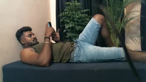 Snapshot of indianbull2023 chatting on 05/01/26, 12:48 indian slim boy with big for u online show from 05/01/26, 12:48