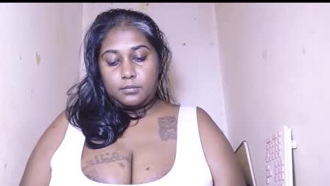 Snapshot of indiancoco chatting on 12/17/25, 03:07 candice online show from 12/17/25, 03:07