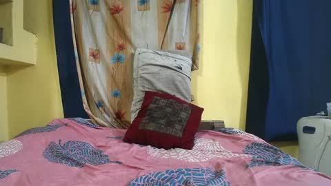 Snapshot of indiancumking chatting on 01/23/25, 10:01 inindiancumking online show from 01/23/25, 10:01