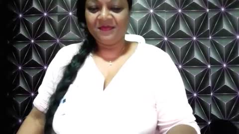 Snapshot of indiandelia chatting on 09/12/25, 03:39 indiandelia online show from 09/12/25, 03:39