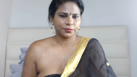 Snapshot of indiandreams_ chatting on 11/03/25, 09:54 Palavi online show from 11/03/25, 09:54
