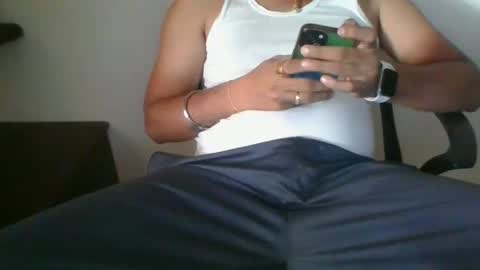 Snapshot of indianlover1433 chatting on 02/17/25, 10:18 Indian lover online show from 02/17/25, 10:18