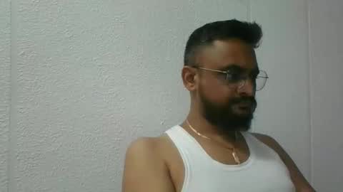 Snapshot of indianlover1433 chatting on 09/26/25, 09:24 Indian lover online show from 09/26/25, 09:24