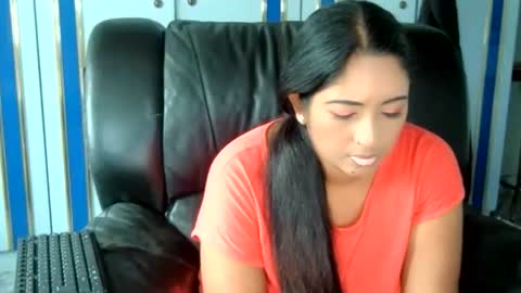 Snapshot of indianplaygal69 chatting on 12/19/24, 09:29 Indianpalgal69 online show from 12/19/24, 09:29