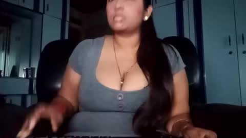 Snapshot of indianplaygal69 chatting on 09/19/25, 03:02 Indianpalgal69 online show from 09/19/25, 03:02