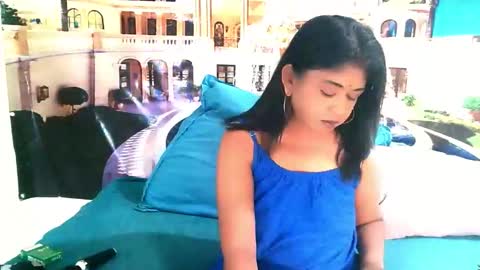 Mika online show from 12/04/25, 04:55