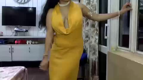 Snapshot of indianrads9 chatting on 12/18/25, 06:58 Radha online show from 12/18/25, 06:58