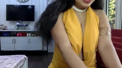 Snapshot of indianrads9 chatting on 12/19/25, 08:10 Radha online show from 12/19/25, 08:10