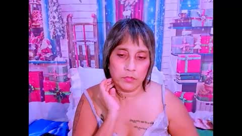 Snapshot of indianroxy27 chatting on 12/14/25, 10:25 indianroxy27 online show from 12/14/25, 10:25