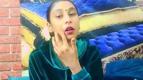 indiansexybutt4u2luv online show from 06/18/26, 05:51