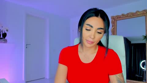 Snapshot of indiansweety chatting on 09/30/25, 01:05 Hellen online show from 09/30/25, 01:05