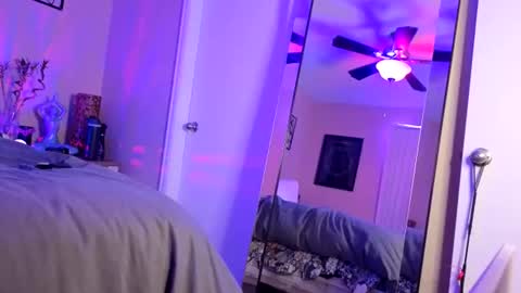 Snapshot of indigobay chatting on 12/23/25, 01:58 Indigo Bay online show from 12/23/25, 01:58