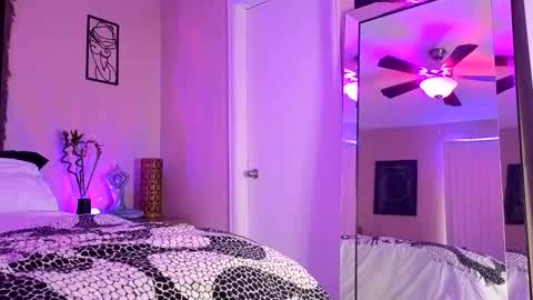 Snapshot of indigobay chatting on 01/13/26, 08:58 Indigo Bay online show from 01/13/26, 08:58