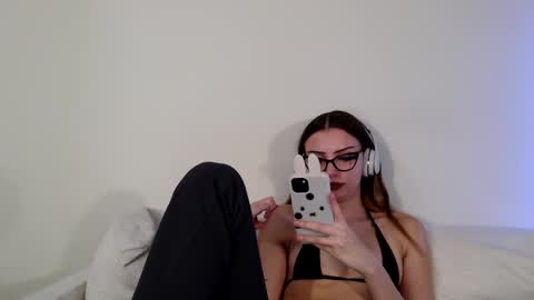 Snapshot of indigoelle chatting on 10/18/25, 06:30 Indigo Elle online show from 10/18/25, 06:30