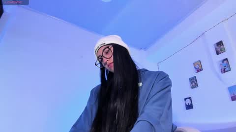 Snapshot of ineedmydaddy_ chatting on 01/25/25, 03:19 Luna online show from 01/25/25, 03:19