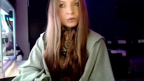 Snapshot of inesdesire chatting on 02/27/25, 08:28 InesDesire online show from 02/27/25, 08:28