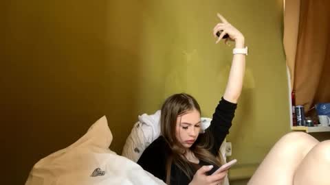 Snapshot of inezkrupinsky chatting on 03/13/26, 07:59 Mary online show from 03/13/26, 07:59