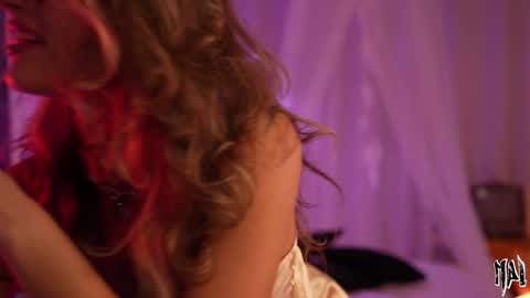 Snapshot of informal_ chatting on 10/30/25, 08:09 MAL ---  online show from 10/30/25, 08:09