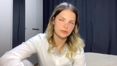 Snapshot of ingridacors chatting on 03/25/26, 04:35 Kira online show from 03/25/26, 04:35