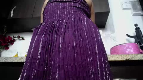 Snapshot of iniyalaboni chatting on 12/19/25, 10:28 Iniya online show from 12/19/25, 10:28