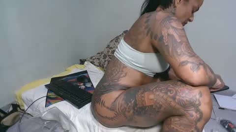 Snapshot of ink_bella chatting on 11/30/25, 08:24 ink bella online show from 11/30/25, 08:24