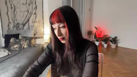 Xenia online show from 09/28/25, 04:01