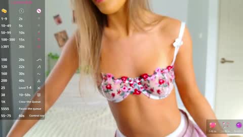 Mila Reef online show from 05/12/26, 01:03