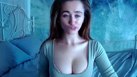 Lina online show from 10/19/25, 12:44