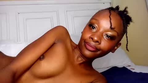 Snapshot of innocentcuteface chatting on 12/22/25, 06:21 Amber online show from 12/22/25, 06:21