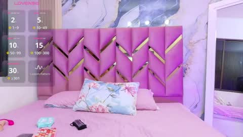 innocenthazel online show from 11/23/25, 12:49