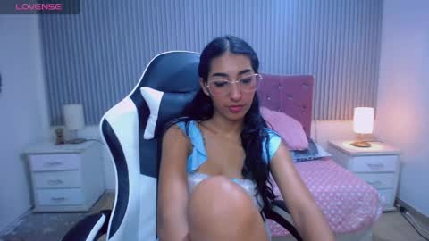 Snapshot of inocent_luna chatting on 05/29/26, 04:10 Luna moon online show from 05/29/26, 04:10
