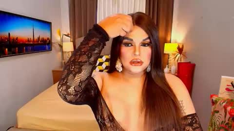 Snapshot of insatiablesexqueen chatting on 10/01/25, 09:48 tasha online show from 10/01/25, 09:48