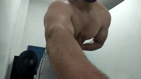 Snapshot of insistente chatting on 12/02/25, 05:52 INSTAGRAM camilodlx online show from 12/02/25, 05:52