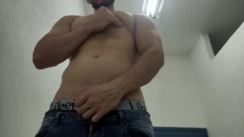 Snapshot of insistente chatting on 12/14/25, 04:45 INSTAGRAM camilodlx online show from 12/14/25, 04:45