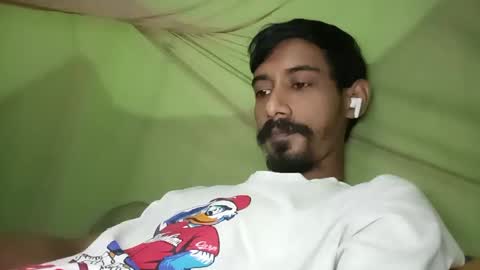 interne8famous online show from 11/05/25, 09:20