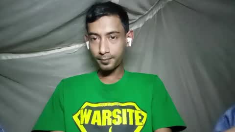 interne8famous online show from 11/12/25, 08:48