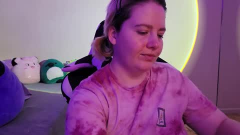 Snapshot of internetfairy_xo chatting on 12/21/24, 02:37 Faye online show from 12/21/24, 02:37