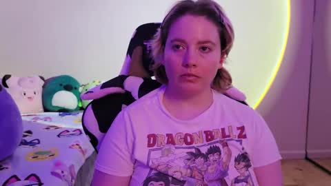 Snapshot of internetfairy_xo chatting on 12/24/24, 11:06 Faye online show from 12/24/24, 11:06